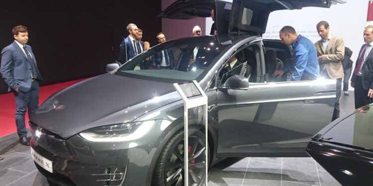 Wall Street is recovering a little, but Tesla is still falling…