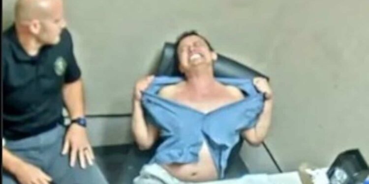 17 hours of “psychological torture”: he confesses to the murder of his father who is still alive