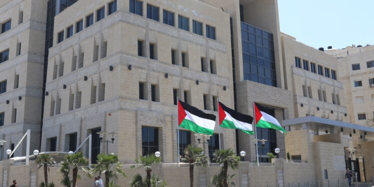 After storming exchange shops…the Palestinian Authority accuses Israel of strangling it economically  Economy