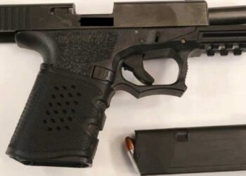 Brooklyn: High school student shows up at school with handgun
