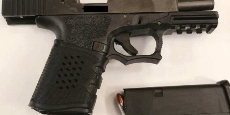 Brooklyn: High school student shows up at school with handgun