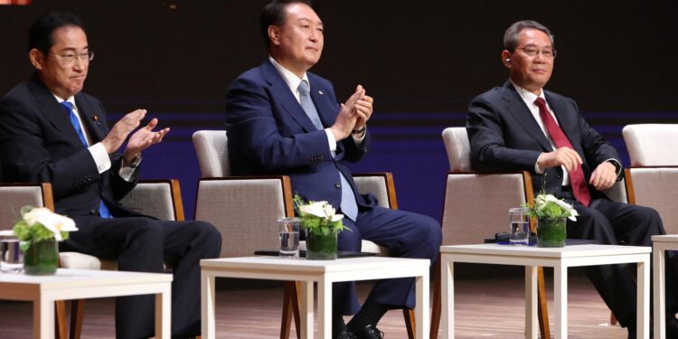 China calls on South Korea and Japan to reject protectionism and economic separation  Economy News