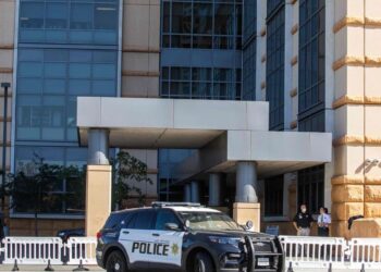 For a story of fines, he burns down the house of the policeman’s father