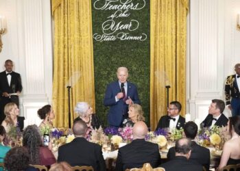 Gore, Kerry, Pelosi: Biden decorates his party’s veterans on Friday