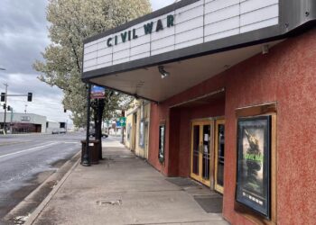 In Oregon, a secessionist movement also receives support from armed militias and insurgent groups