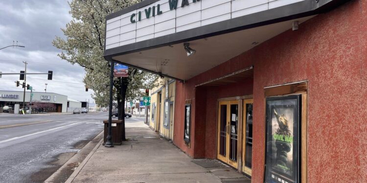 In Oregon, a secessionist movement also receives support from armed militias and insurgent groups