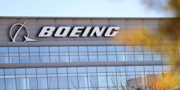 In-flight incidents, investigations, risk of prosecution: here are the challenges awaiting the future boss of Boeing