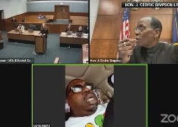 License suspended: he appears in court by videoconference… at the wheel of his vehicle