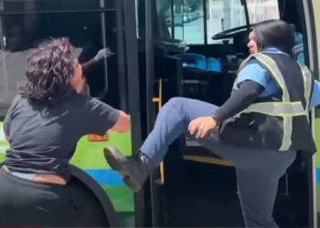 ON VIDEO |  Bus driver brutally attacked for refusing money from a user
