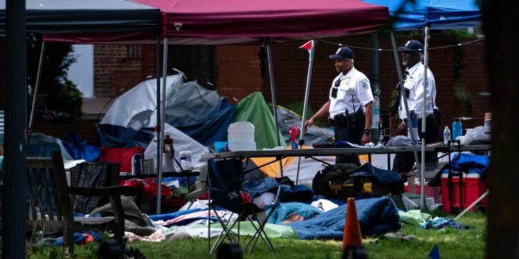 Pro-Palestinian movement: police dismantle an encampment at a university in Washington
