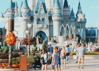 Spitting and beating: two tourists fight bloody… for Disney World tickets