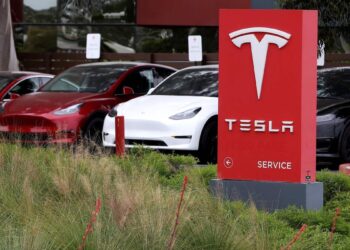 Tesla: Elon Musk cuts two services and lays off at least 500 employees