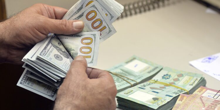 The cash economy invades Lebanon in light of the banking crisis  Economy