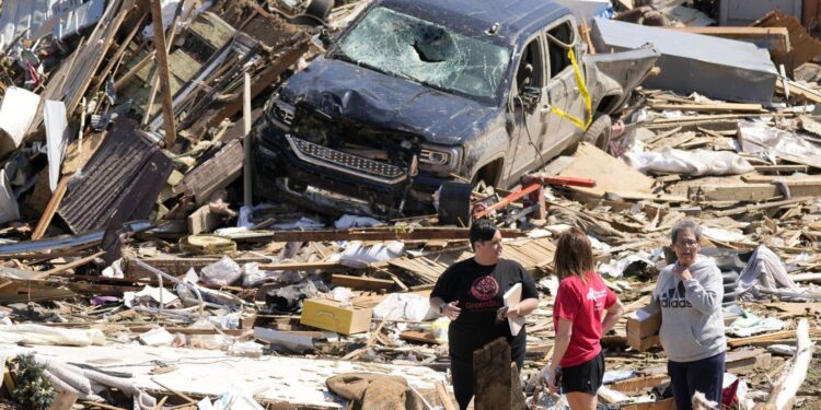 Tornado that hits Iowa leaves 5 dead, at least 35 injured