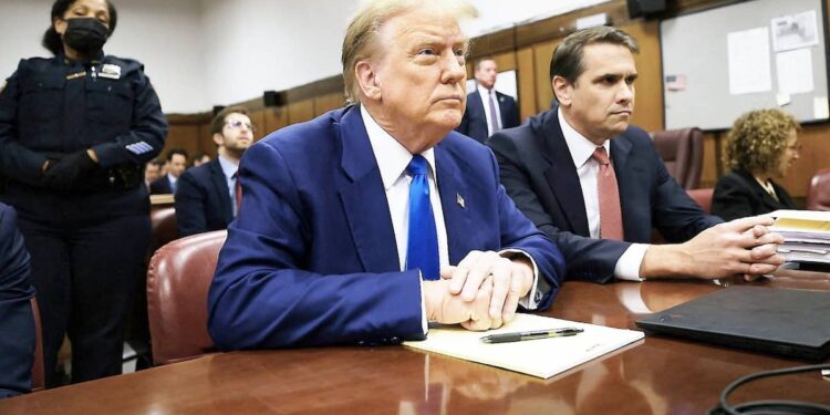 Trump and the porn star: if he is found guilty, he could lose up to six points and see his support drop to… 37%!