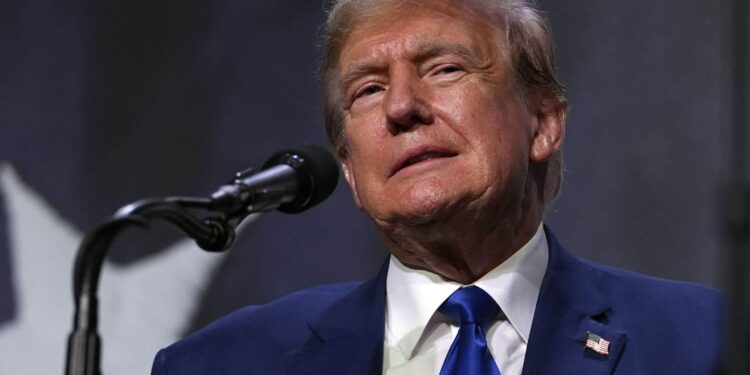 Trump as gun defender at the annual meeting of their powerful lobby