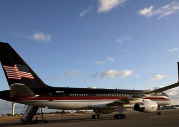 Trump’s Boeing 757 hits business jet at West Palm Beach airport