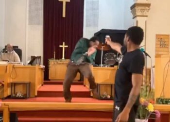 VIDEO |  “I thank God”: a pastor escapes death in the middle of mass