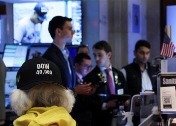 Wall Street climbs, while waiting for Nvidia