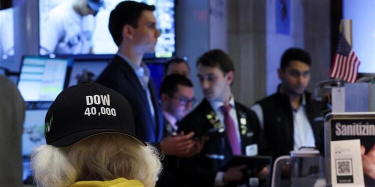Wall Street climbs, while waiting for Nvidia