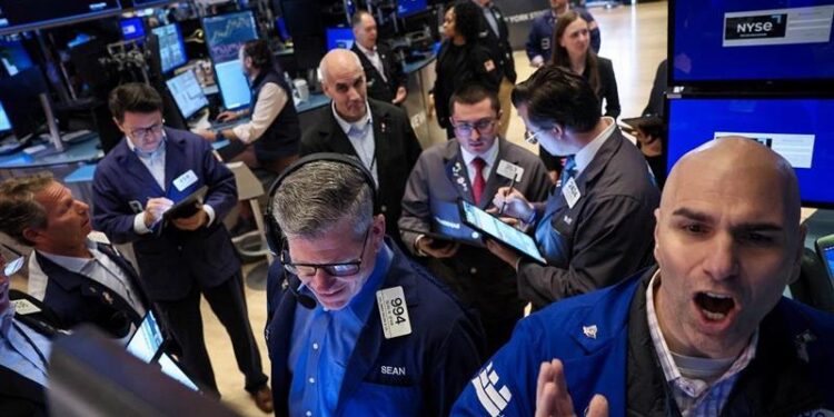 Wall Street ends slightly lower after breaking historic records during the session