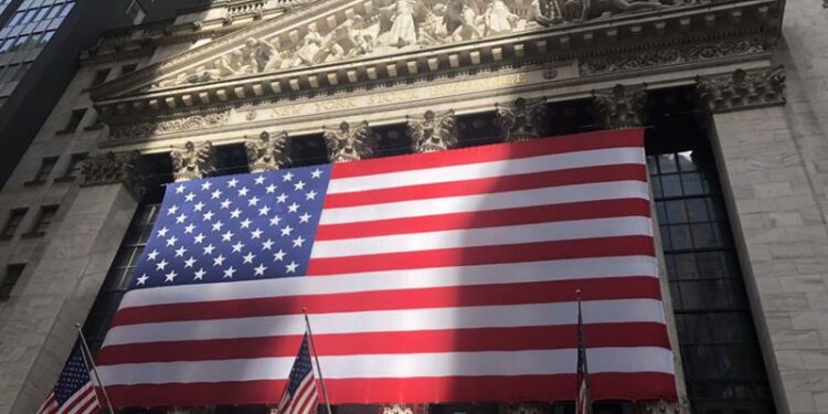 Wall Street up slightly, the Nasdaq hesitates…