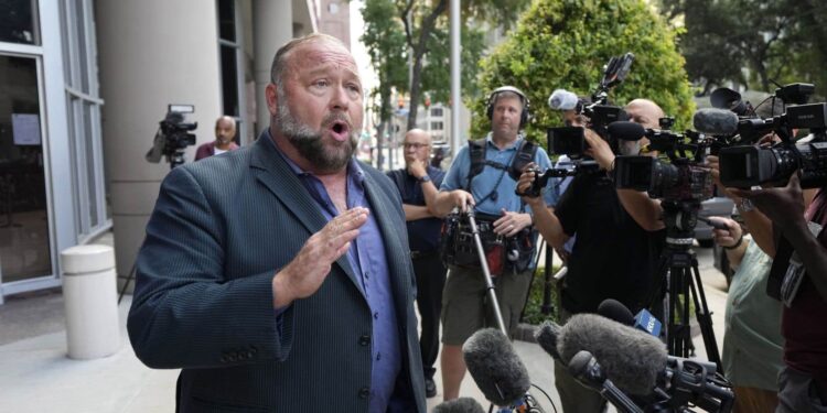American justice authorizes the liquidation of the assets of conspiracy theorist Alex Jones