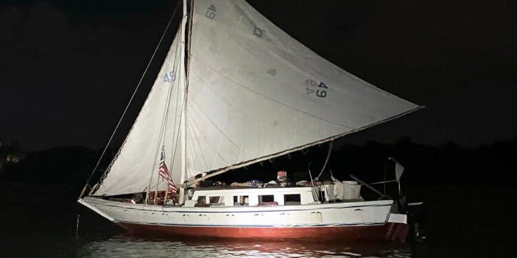 A hundred Haitian migrants arrive in Florida aboard a sailboat