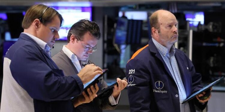 Apple and Nasdaq at the top, but the Dow Jones corrects
