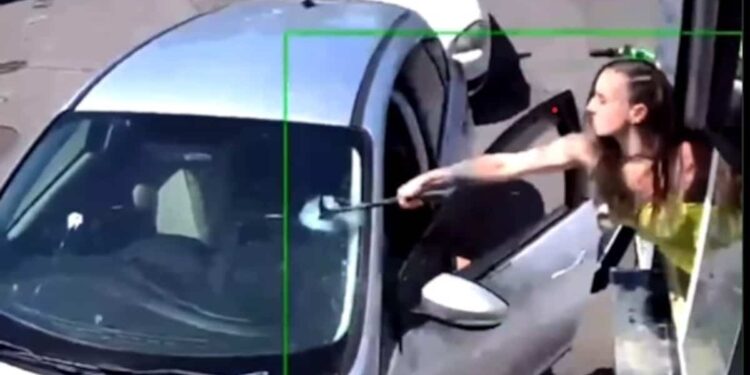Barista smashes customer’s windshield with hammer