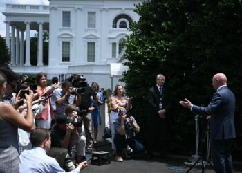 Bordering Mexico, Arizona is organizing a referendum on immigration for November