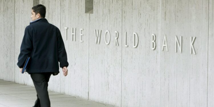 Egypt borrows $700 million from the World Bank as part of efforts to mobilize two billion dollars for development  Economy