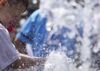 Extreme heat and snow: violent and chaotic weather in the United States