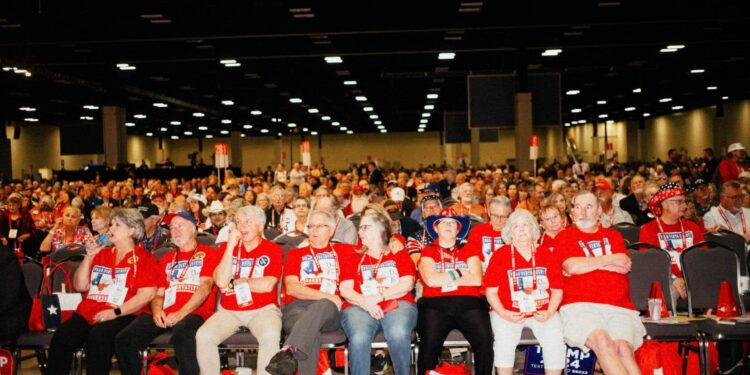 Foray into a Republican Party congress in Texas, between high mass and fair