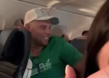 He cheats on his wife on a plane;  his adultery revealed in TikTok