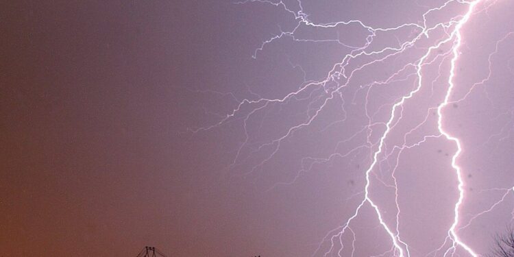 Man killed by lightning on beach
