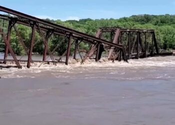 ON VIDEO |  Railroad bridge collapses during flooding in South Dakota