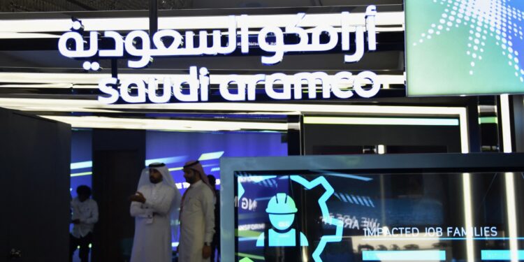 Saudi Arabia offers shares to Aramco to raise $11.2 billion |  Economy