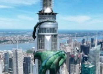 TO SEE |  A huge inflatable dragon placed at the top of the Empire State Building
