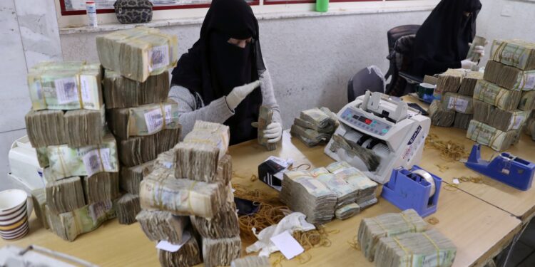 The banking conflict between Aden and Sanaa threatens to collapse the truce in Yemen  Policy