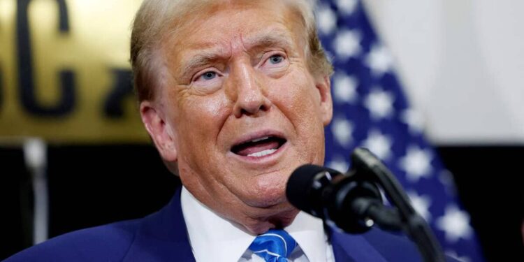 Trump assures that he is not “racist” because he has many “black friends”