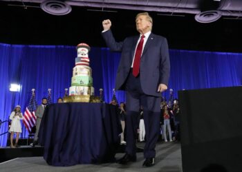 Trump celebrates his 78th birthday, also with questions about his age