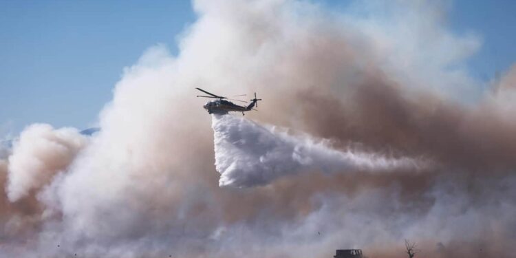 Two fires force the evacuation of thousands of people in New Mexico