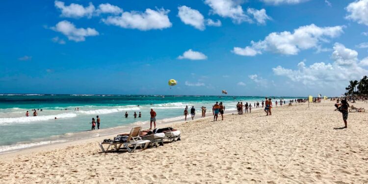 United States: beaches invaded by shifting sand