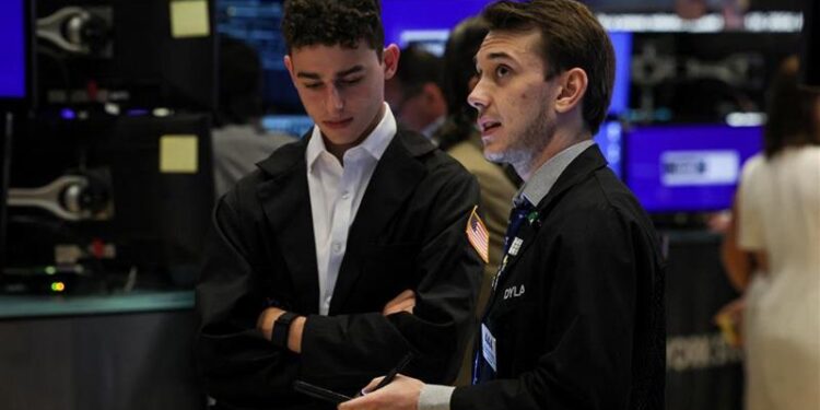 Wall Street in the green, but Micron, Levi’s and Walgreens fall