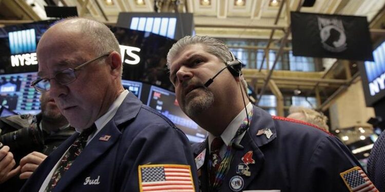 Wall Street under pressure, while waiting for the Fed