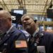 Wall Street under pressure, while waiting for the Fed