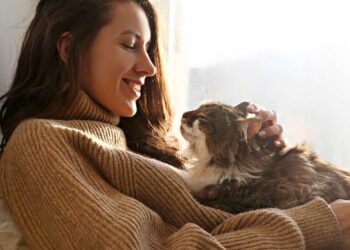 her cat falls ill, she almost loses an eye!