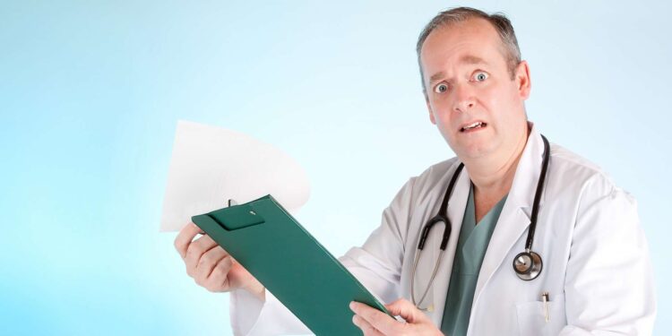 she can no longer breathe, she has a giant tumor weighing 70 kg removed!