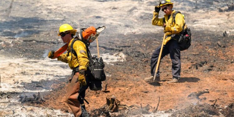 Fires spread in California as heat wave hits